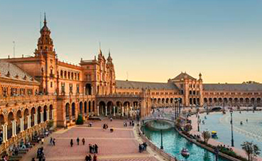 Madrid, Granada y Sevilla, las ciudades más reservadas por los españoles en Navidad