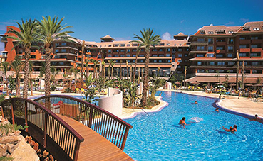 Puerto Antilla Grand Hotel firma un acuerdo solidario con Frigo