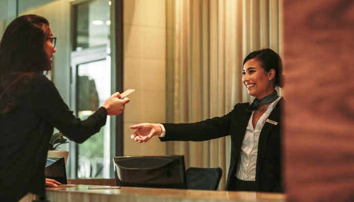 Forst lanza formación gratuita para recepcionistas