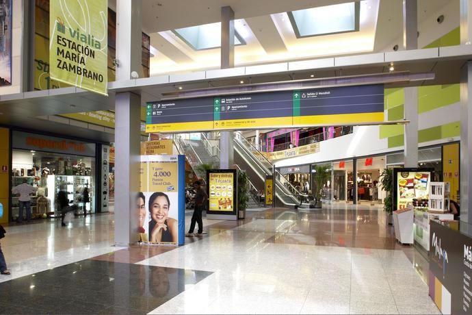 Instalaciones de estación de Adif.