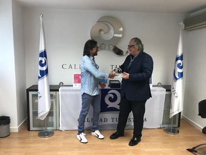 Antonio Carmona recibe la ‘Q’ de Calidad Turística