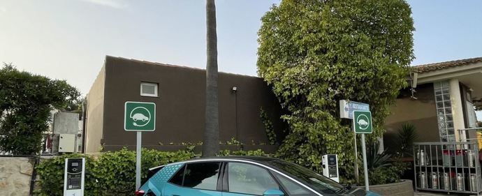 Los campings comienzan a instalar cargadores de vehículos eléctricos
