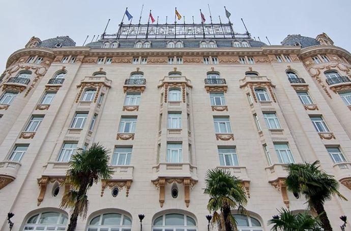 La fachada de The Palace Hotel ha sido restaurada gracias a una renovación total