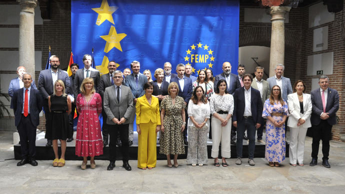 Reunión en pro de la situación de los pisos turísticos.