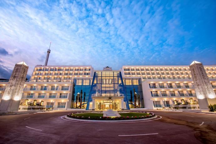 Aimbridge EMEA asume la gestión del Grand Luxor de Terra Mítica