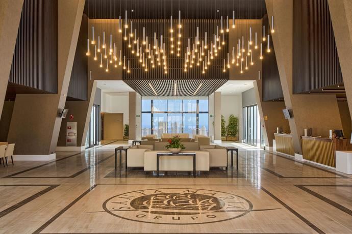 Lobby del Grand Luxor Hotel & Village