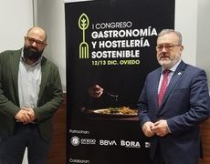 Alfredo García Quintana, concejal de Turismo, Hostelería y Congresos de Oviedo acompañado de Miguel Llano, de Idea Redonda