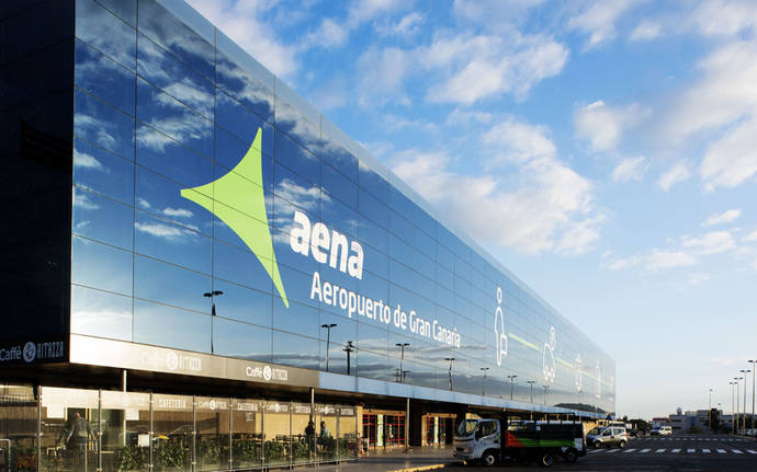El tráfico de viajeros crece más del 4% en la red de Aena