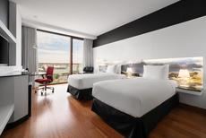 Hilton Madrid Airport celebra su 15 aniversario y redefine su marca