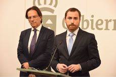El consejero de Turismo del Gobierno de Canarias, Isaac Castellano, y el viceconsejero de Turismo, Cristóbal de la Rosa.