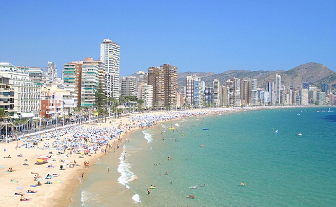 España impulsa las playas inteligentes ante la llegada masiva de turistas