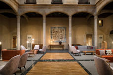 Lobby y recepción del NH Collection Palacio de Castellanos.