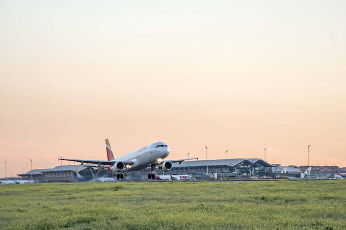 Nuevo récord de pasajeros en los aeropuertos de Aena