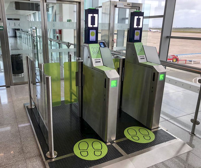 Control biométrico en el aeropuerto de Menorca.