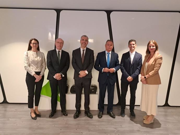 Los hoteleros reclaman la segunda pista del aeropuerto de Alicante