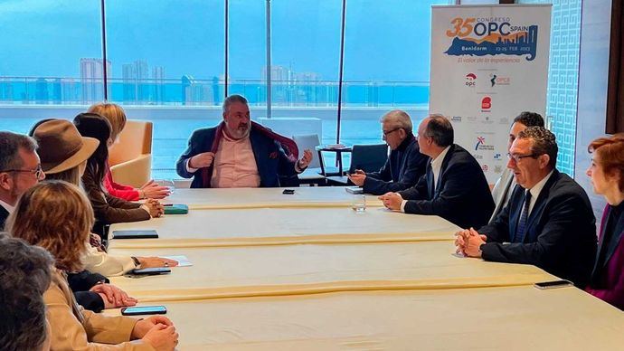 Sesión de trabajo del alcalde de Benidorm con la directiva de OPC Spain