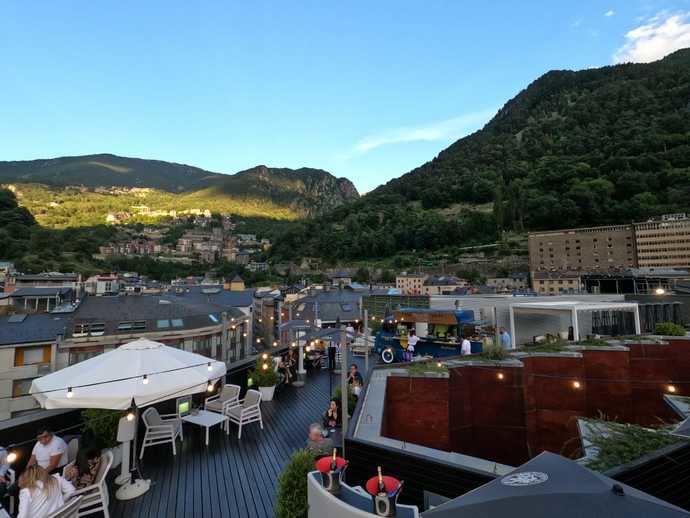 The RoofTop Van, la terraza de moda en Andorra
 