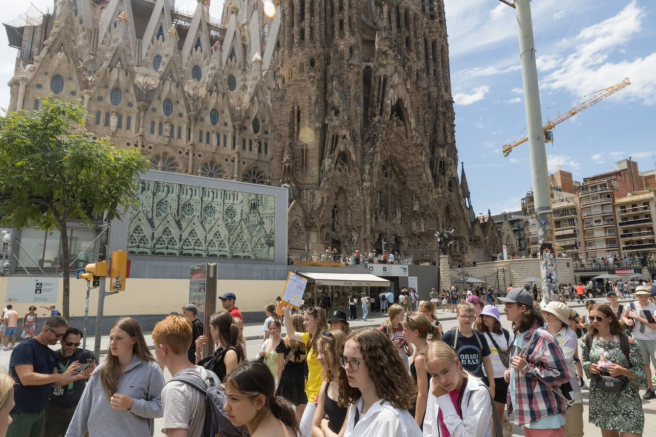 Turistas en la Sagrada Familia de Barcelona.