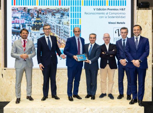Vincci Hoteles recibe el premio CaixaBank en FITUR