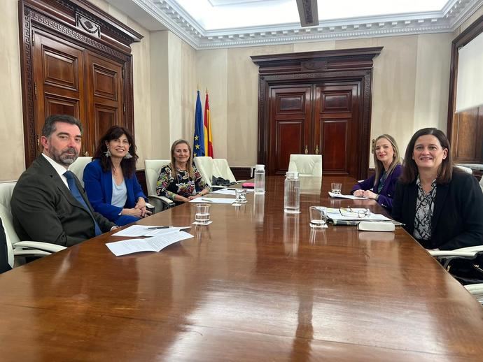 El Ministerio de Igualdad colaborará con CEAV en pro de la integración de la mujer