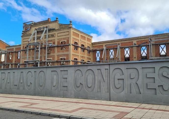 El PP de León pide no renunciar a cubrir el Palacio de Congresos