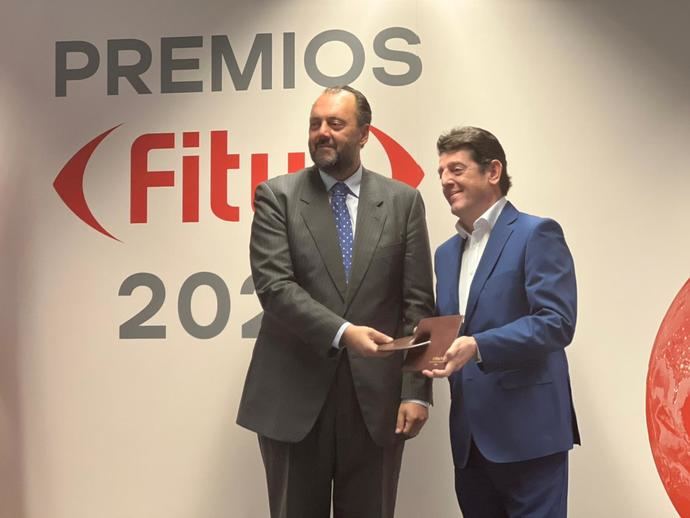 Fitur premia a CIMET por su trayectoria profesional