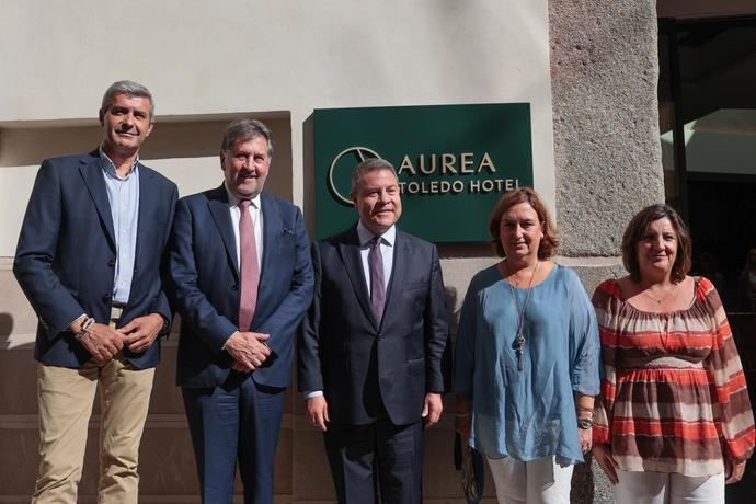 El presidente de Castilla-La Mancha visita el nuevo hotel Áurea Toledo