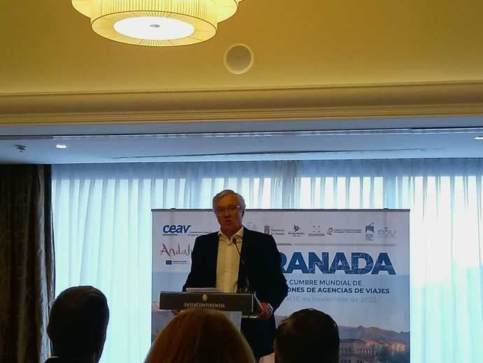 Carlos Garrido, presidente de CEAV, durante la presentación de la cumbre.