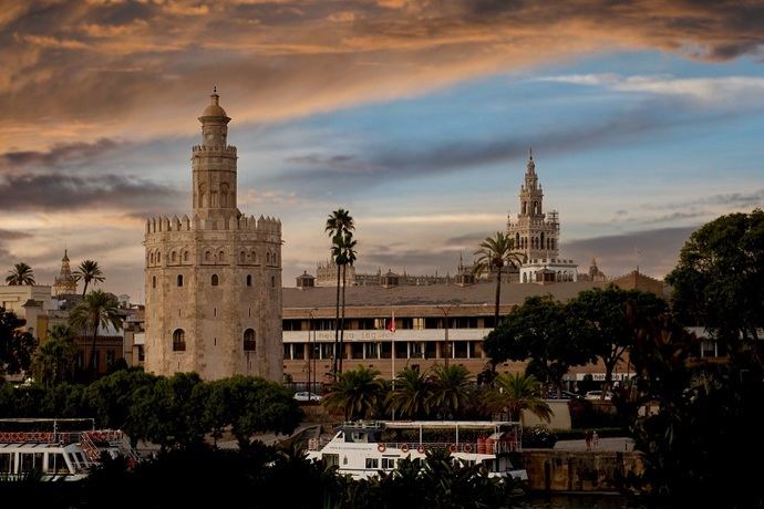 Sevilla esencia del patrimonio cultural de una nación: vivela, sientela