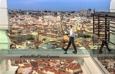 Su terraza-mirador 360° está ubicada en la planta 27 del edificio.
