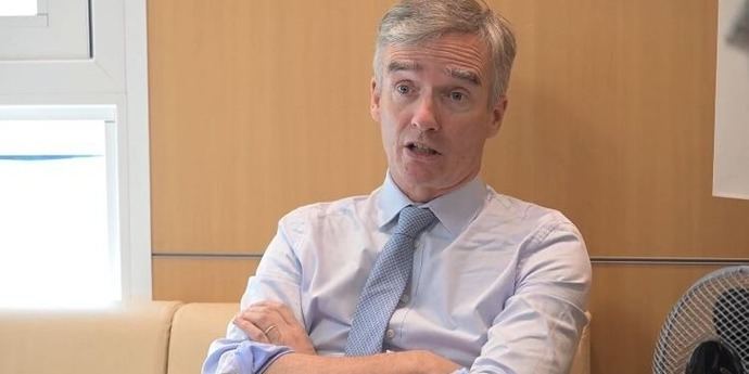 Alex Ellis durante la entrevista. / Foto: www.majorcadailybulletin.com