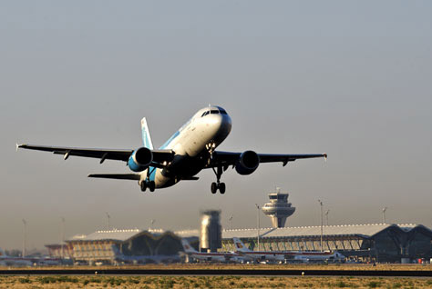 Las aerolíneas low-cost presionan al alza los billetes aéreos a España para verano
