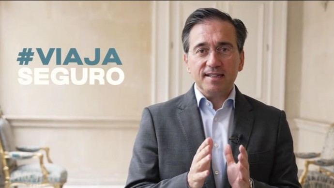 El ministro José Manuel Albares durante el vídeo de la campaña.