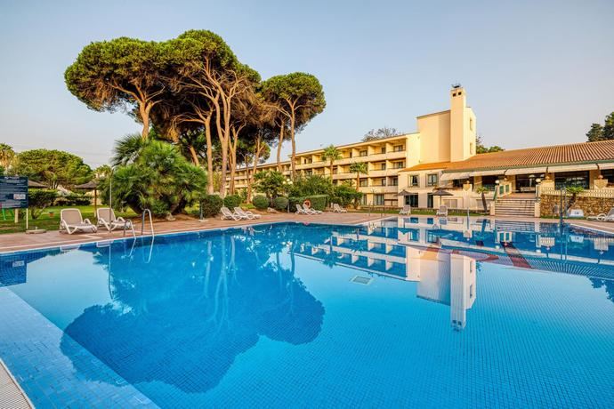 Piscina del hotel.