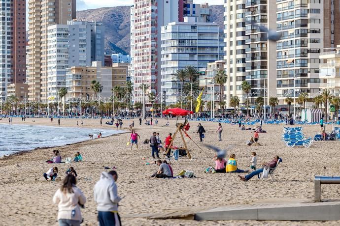 Turistas en la costa española.