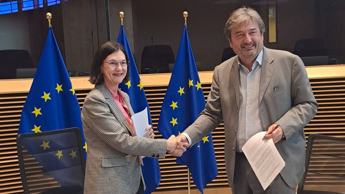 La presidenta de la CNMC, Cani Fernández, y el director general de Competencia de la Comisión Europea, Olivier Guersent.