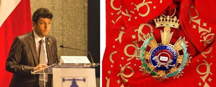 Eugenio de Quesada recibe la Orden Civil del Mérito Postal