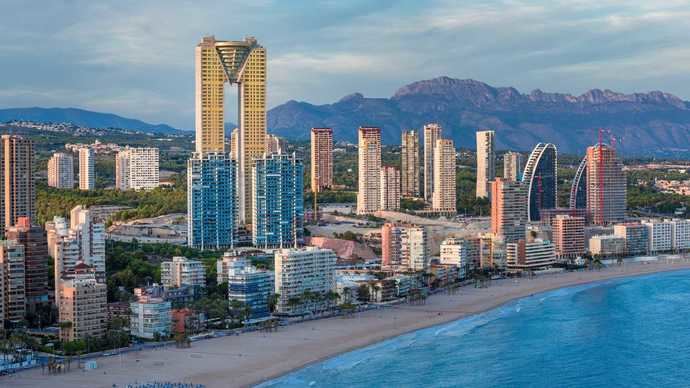 Benidorm aprueba ayudas de hasta 147.000 euros a los hoteles del Imserso