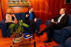 Encarna Galván, Tilman Kuttenkeuler y Augusto Hidalgo, reunidos tras su nombramiento.