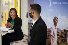La consejera de Turismo de Canarias, Yaiza Castilla, junto con el director de Proyectos de Comunicación de Marketing de Turismo de Islas Canarias, Alberto Ávila.