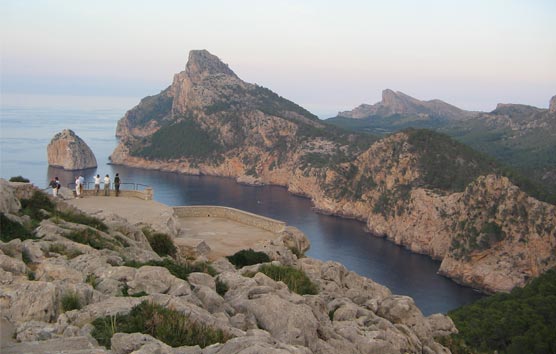 CEAV pide que la rebaja a residentes se extienda a los que viajen a las islas