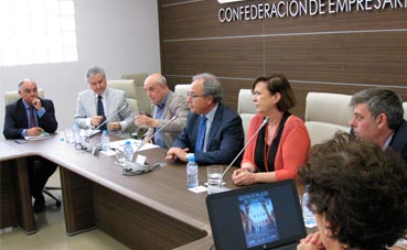 Debate sobre la gestión de palacios de congresos