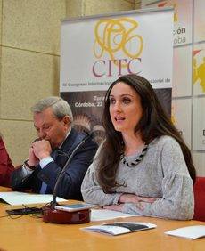 La delegada de Turismo de la Diputación de Córdoba, Carmen María Gómez, en la presentación del congreso.