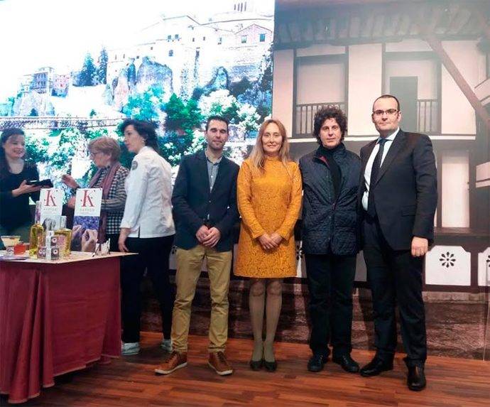 Los concejales Antonio Carrasco, Toni Calvo y María Jesús Amores con el director artístico de la Semana de Música Religiosa, Cristóbal Soler, en la pasada Feria Internacional de Turismo en Madrid.