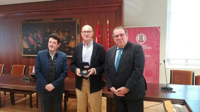 Jesús Nuño de la Rosa recibe la medalla CIMET