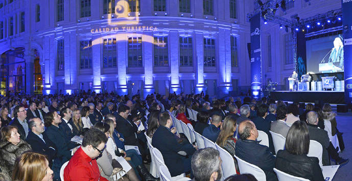 Éxito de la Noche Q con cerca de un millar de invitados