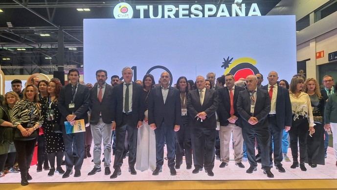 CEAV, UNAV, ACAVE y FETAVE entregan en FITUR un manifiesto contra el RD