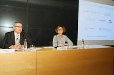Josep-Francesc Valls y Elena Foguet, durante el acto de presentación del estudio.
