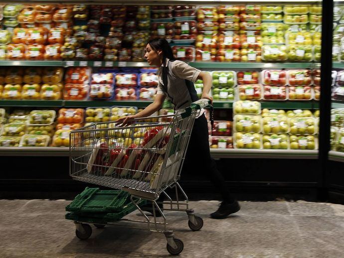 Trabajadora de supermercado.