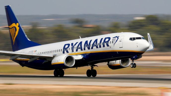 Baleares multa con 24.000 euros a Ryanair por el cobro del equipaje de mano
